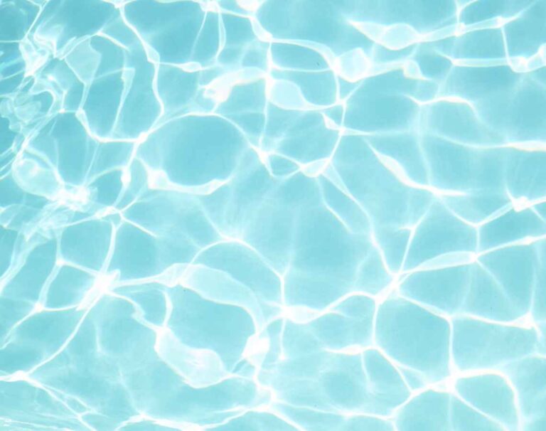 Clear pool water