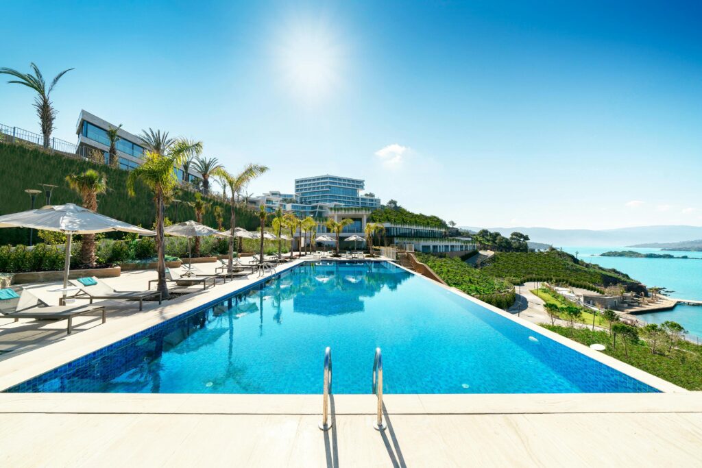 Pool on the edge of a hill surrounded by palm trees. Pool filtration.